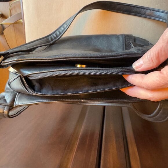 VINTAGE Black Handbag 11x10,‎ 13" strap drop - Picture 2 of 6